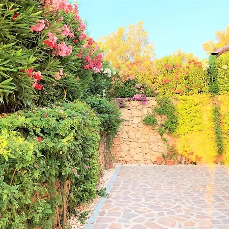 Anastasia Bed & Breakfast 2*