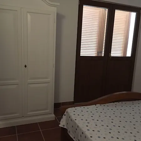 Anastasia לינה וארוחת בוקר 4*